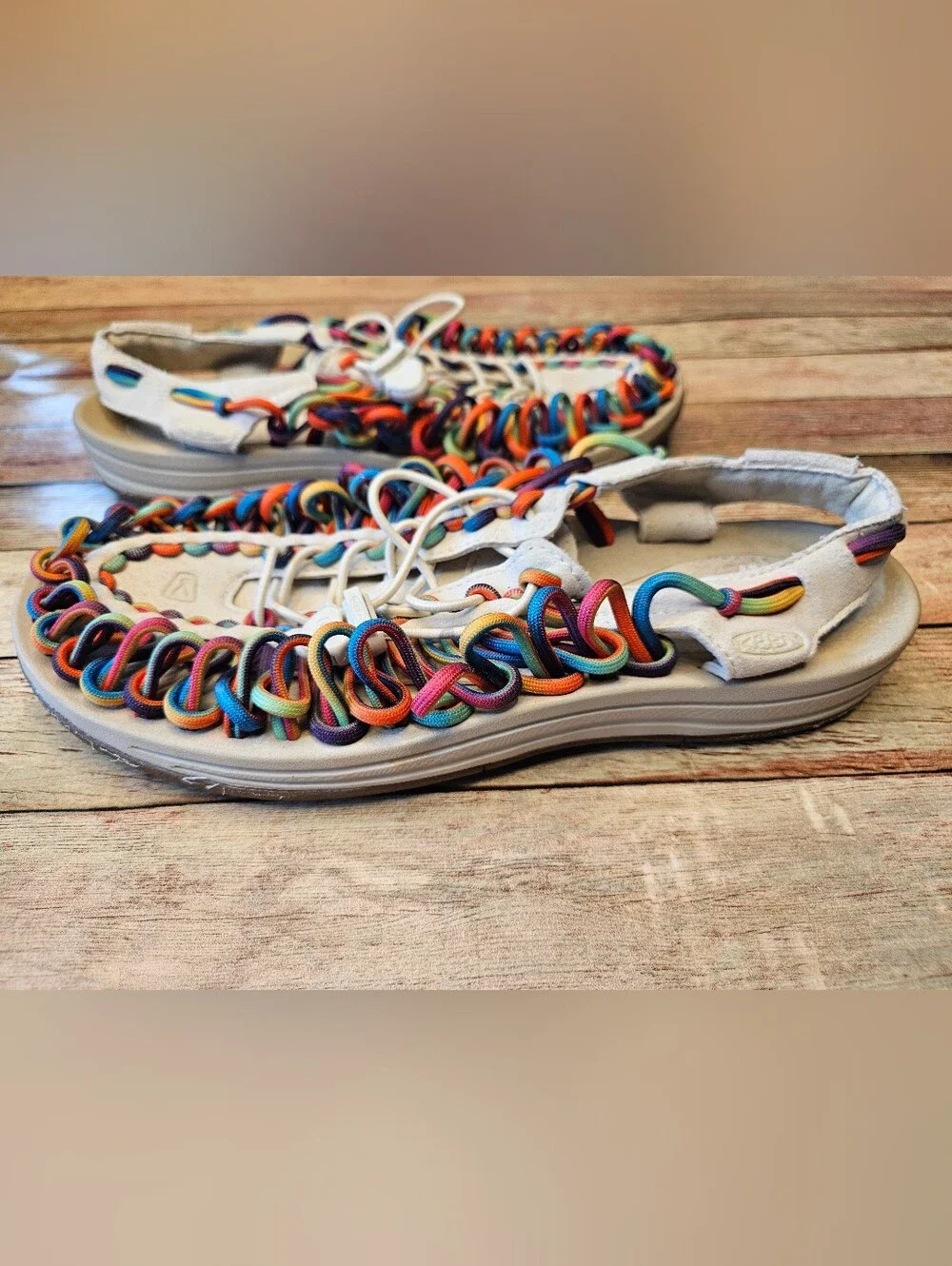 KEEN Uneek Sandals in Original Tie Dye/Birch. Size 9